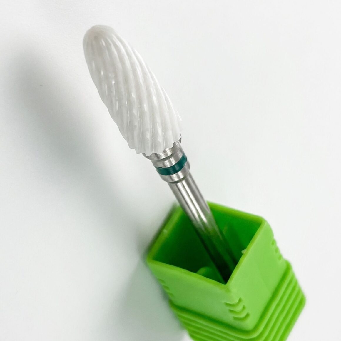 Broca de Cerámica para Torno de Uñas - Punta de Maíz Blanca – Fresa de Seguridad para Retiro de Gel Semi-Permanente y Pulido de Acrílico – Anticalórica y Duradera.